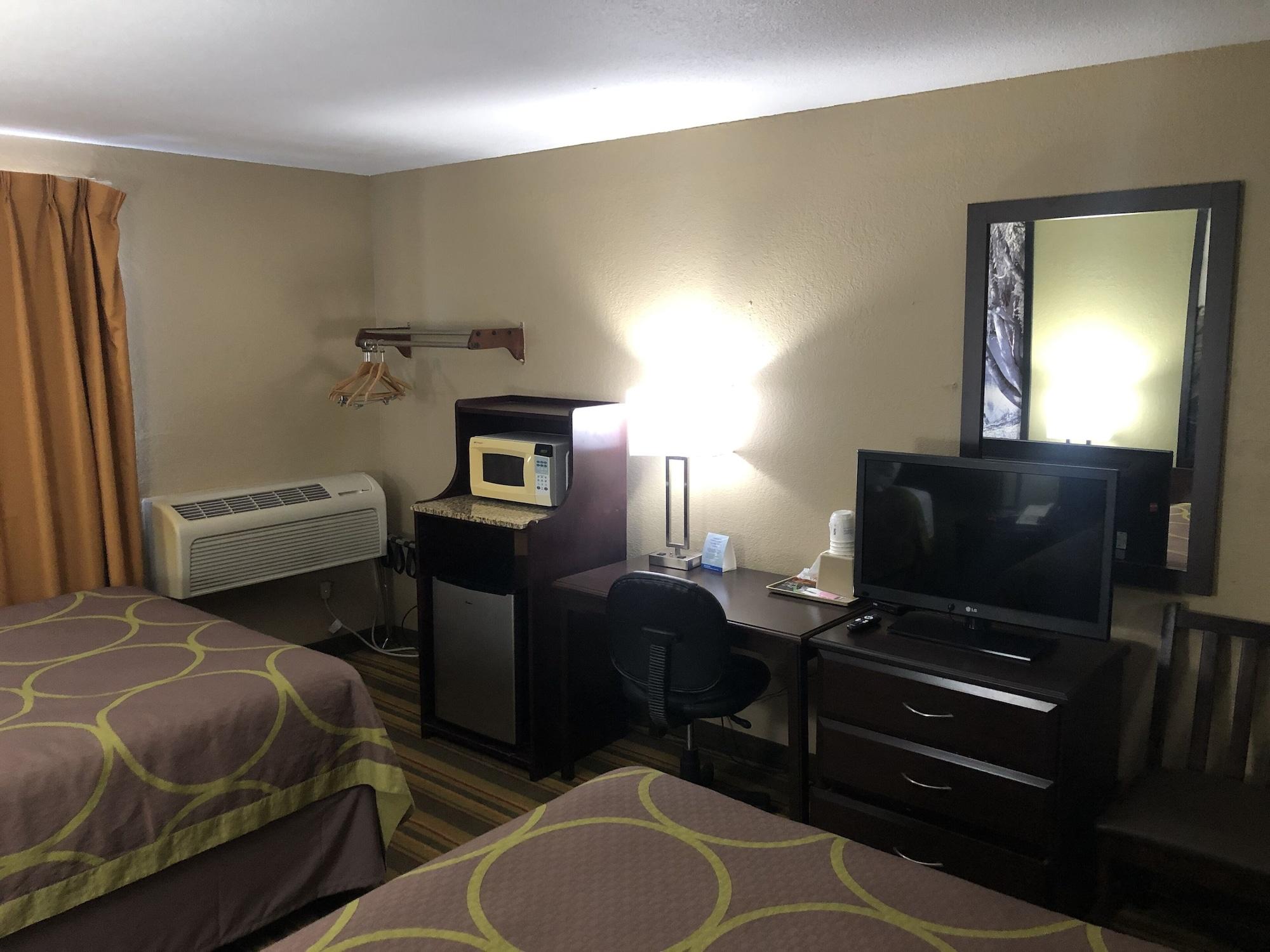 Super 8 By Wyndham Topeka/Wanamaker Rd/I-70 Extérieur photo