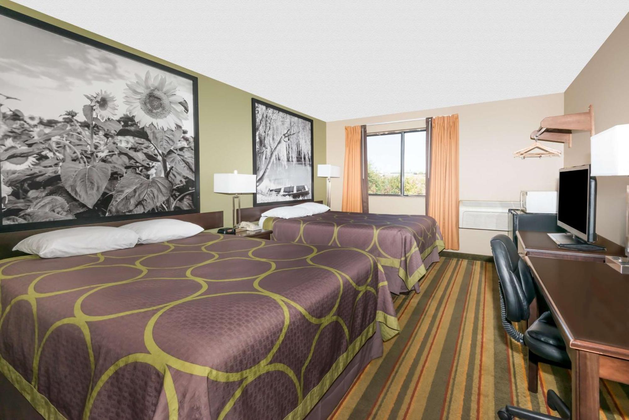 Super 8 By Wyndham Topeka/Wanamaker Rd/I-70 Extérieur photo